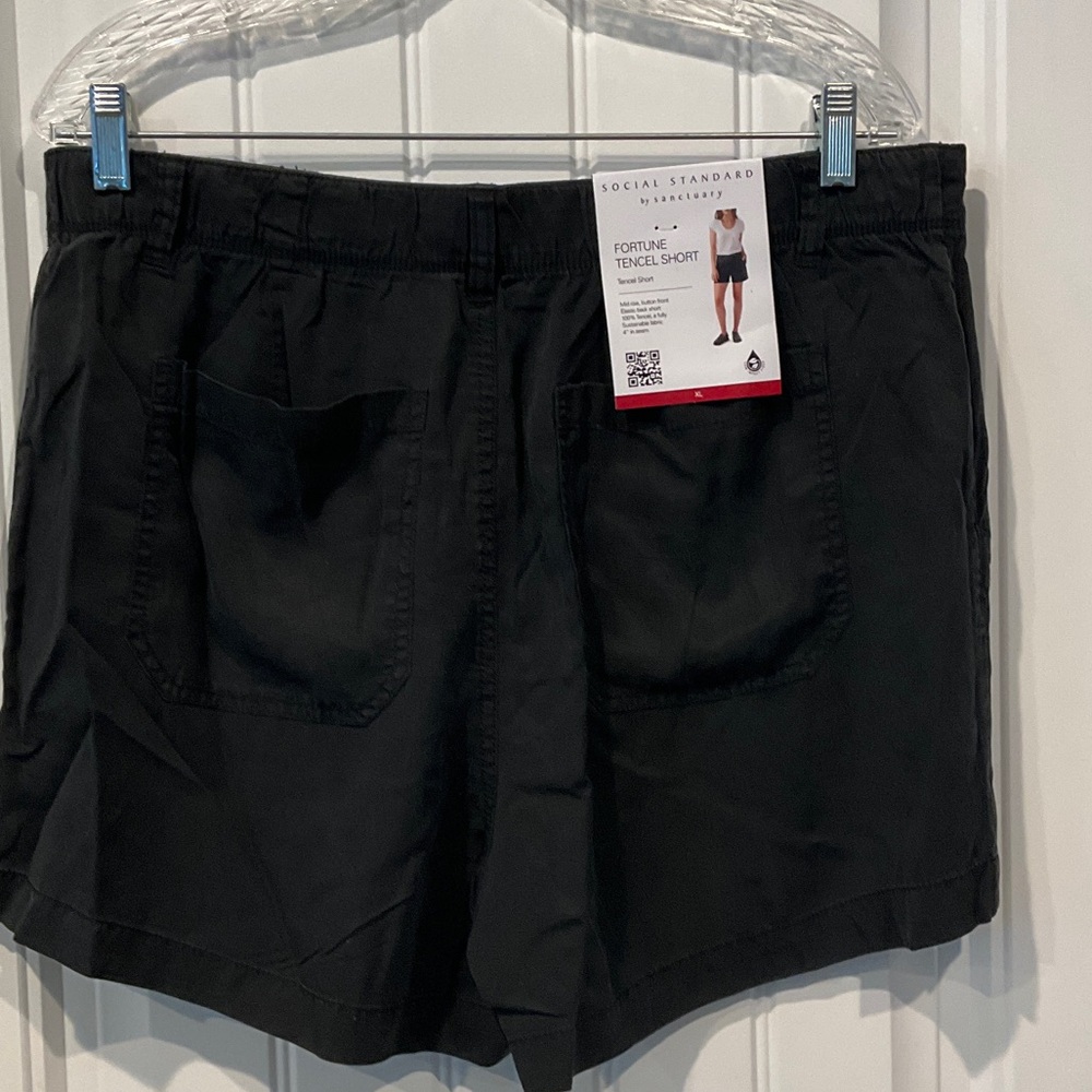 Chic Black High Waist Women's Shorts - Picture 2 of 3
